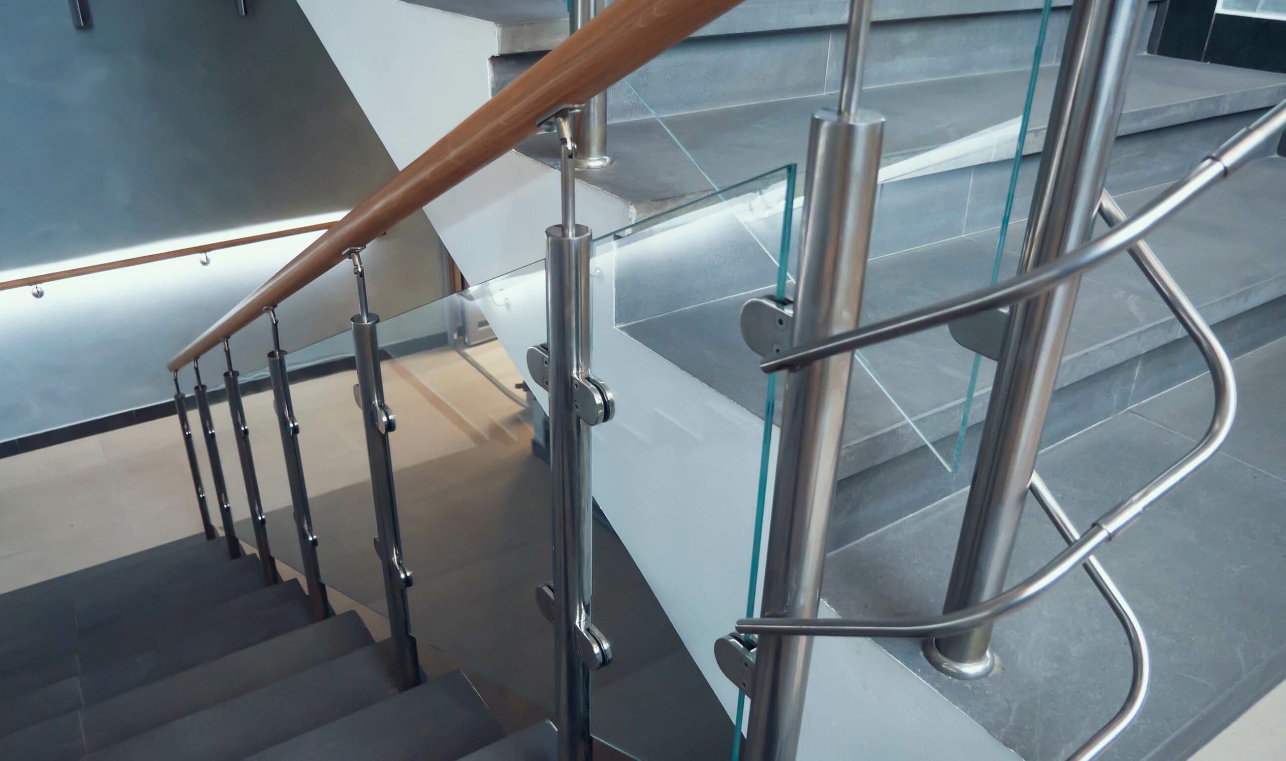indoor staircase step with stainless steel and glass handrail. Glass Stair Rail